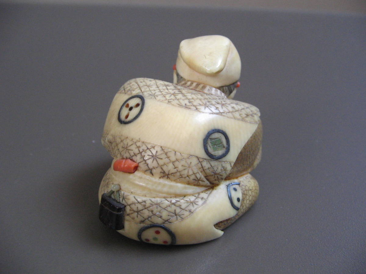  netsuke block person image nail clippers inspection ). thing old fine art sculpture old house place warehouse 