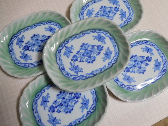 古伊万里 青磁ねじり 珍品 唐草紋様 可愛い蝶紋 上手で丸みのある長皿5