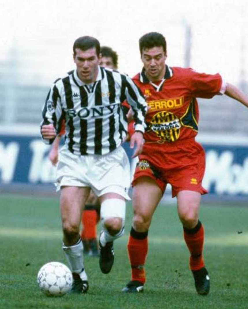 ユベントス1996年Kappa ジダン サッカーシャツユニフォーム90s