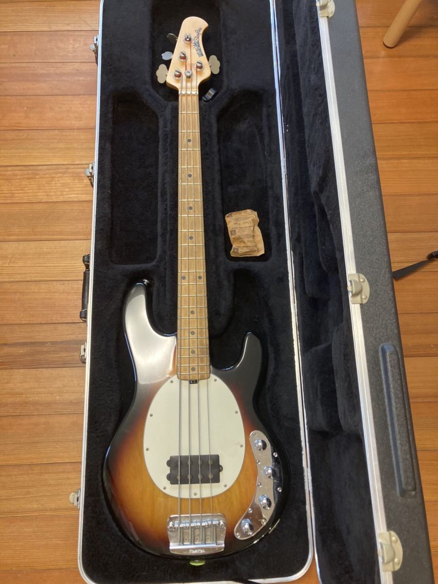 MUSICMAN StingRay エレキベース　ハードケース付き