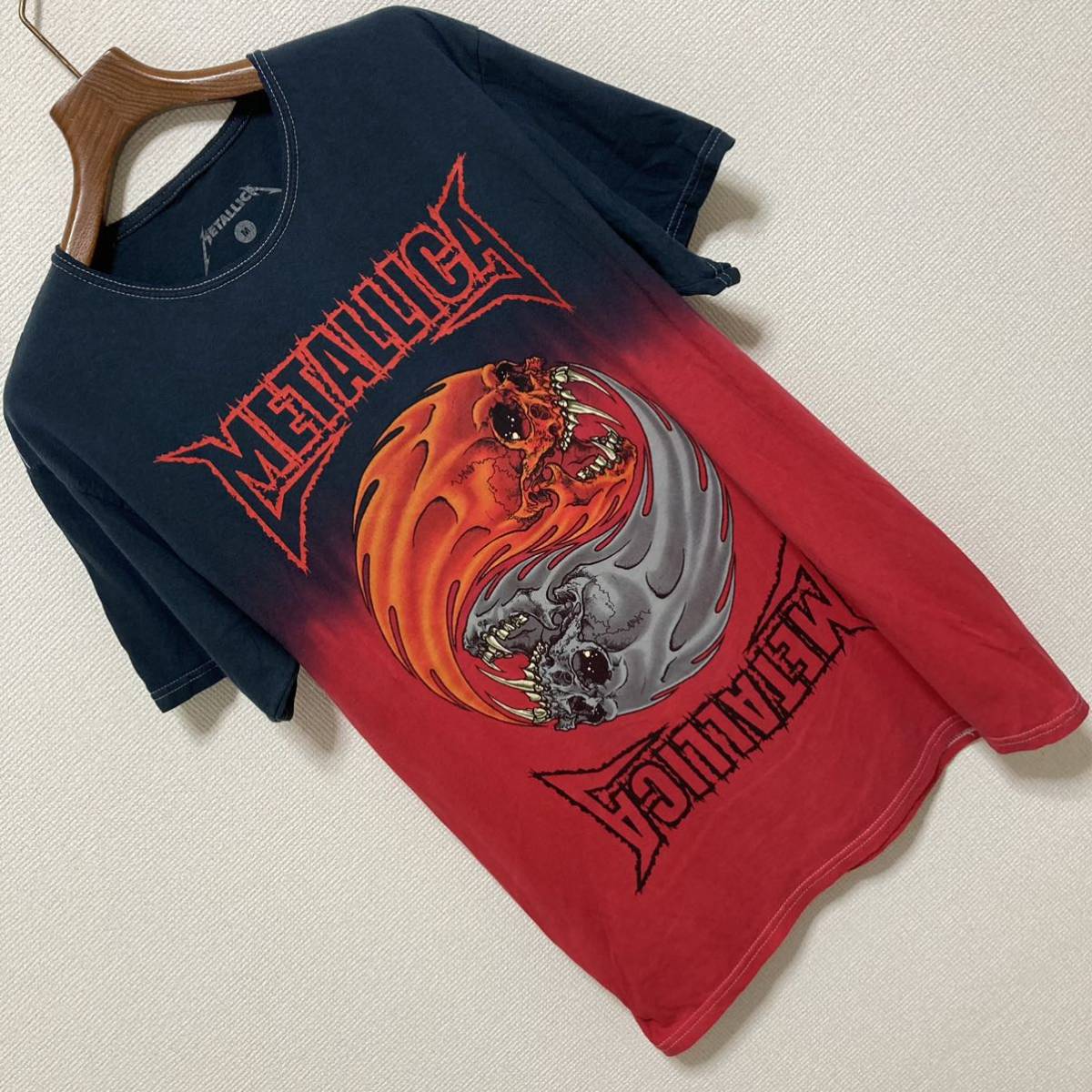 レア◆METALLICA◆陰陽 太極図 パスヘッド フレイミングスカル Tシャツ M グレー 赤 グラデーション メタリカ バンT バンドT オフィシャル