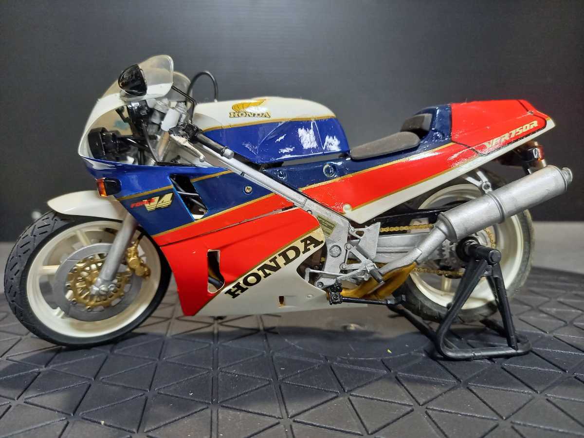 プラモデル 完成品 TAMIYA 1/12 HONDA VFR750R RC30 タミヤ ホンダ 現状品_画像3