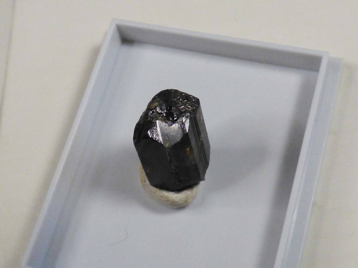 国産鉱物 青谷の緑簾石＜双晶＞