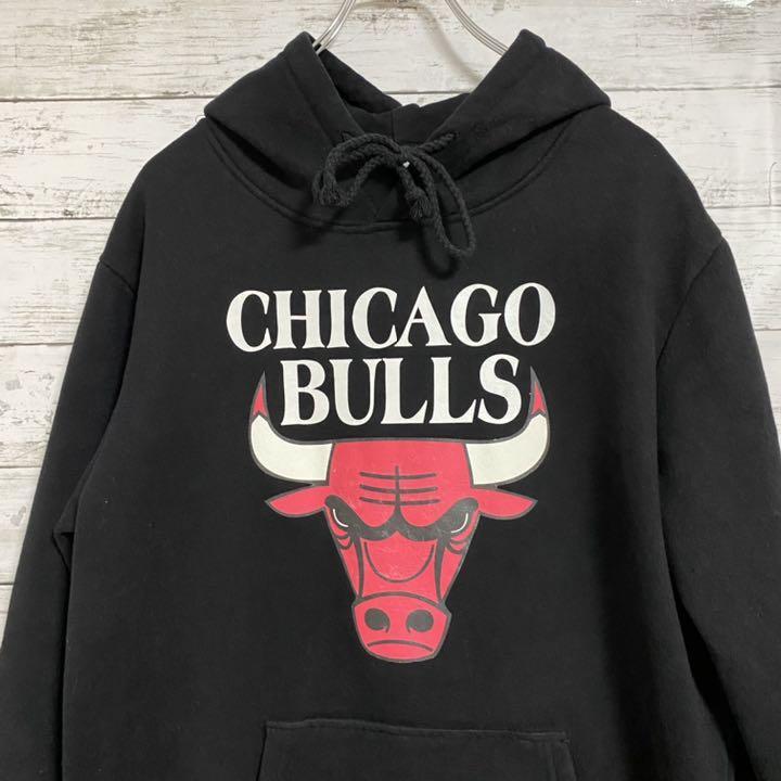 Chicago Bulls シカゴブルズ　パーカー　トレーナー　Lサイズ　レア　NBA 一点物　人気　長袖　海外　アウター 秋服　冬服　古着　バスケ
