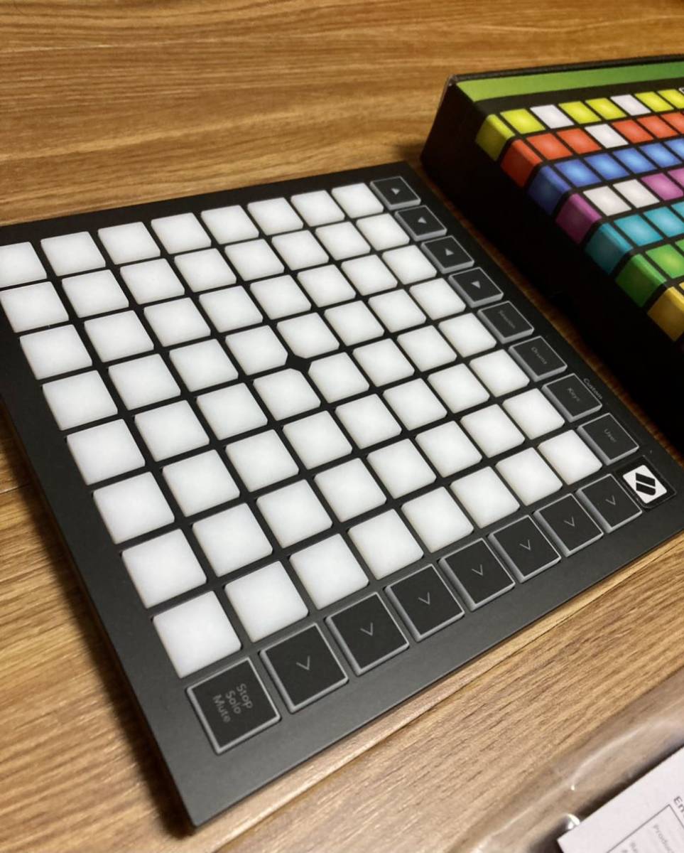 Novation Launchpad mini MK3 デッキセーバー（カバー）付き　美品_画像3