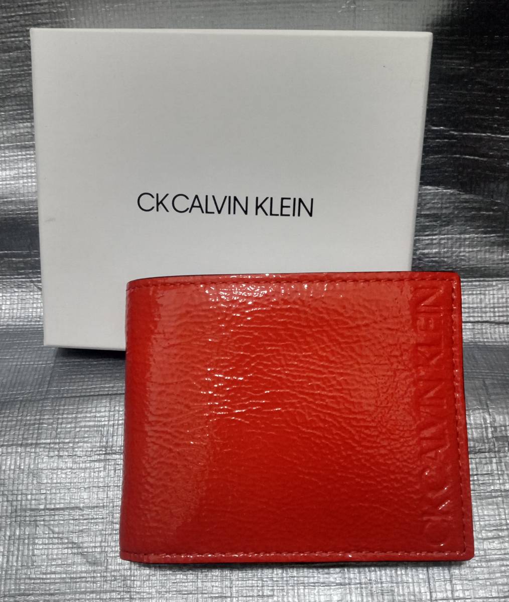 ○新品 CALVIN KLEIN リンクルパテント 本革 2つ折り財布 定価15,400円　オレンジ カルバンクライン ウォレット 牛革 レザー