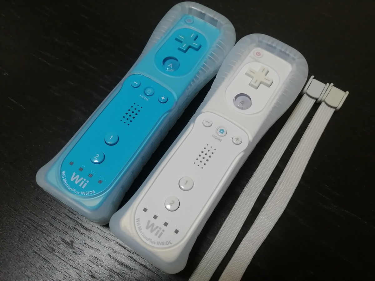 Nintendo  Wiiリモコンプラス ２本（シロ・アオ）セット 【動作確認済】