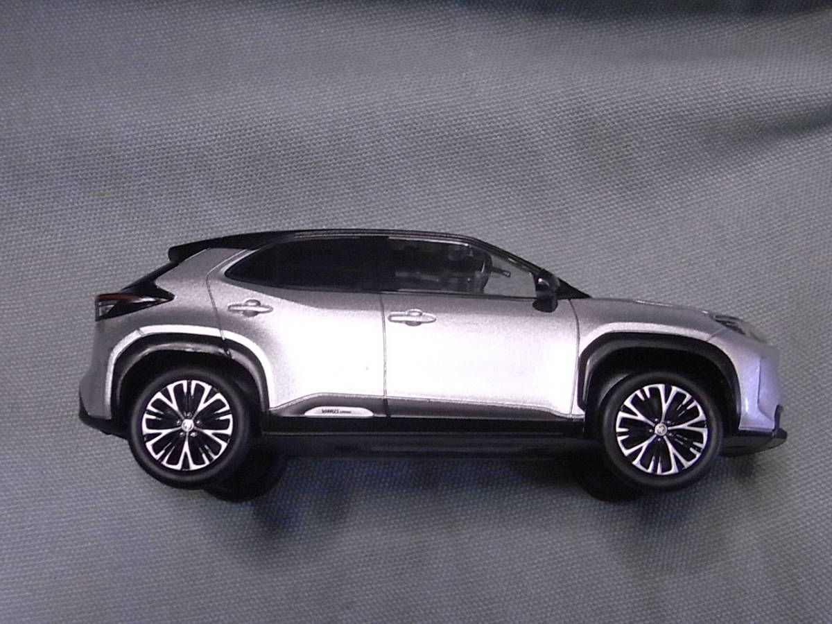 TOYOTA YARIS　CROSS　ブラックマイカ　×　シルバーメタリック　２TX　色見本　希少非売品　展示品_画像5