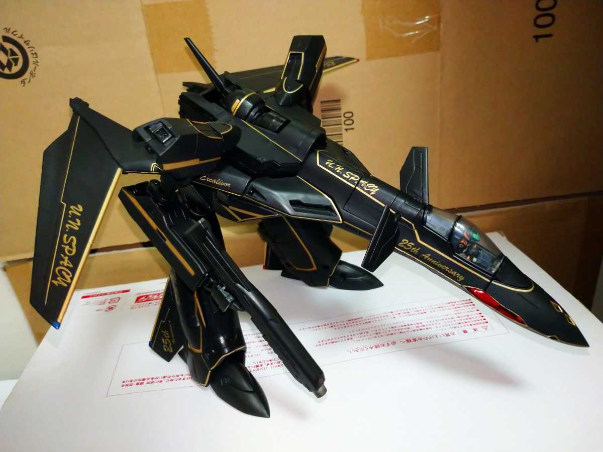 やまと マクロスプラス 完全変形 YF-19 25周年記念モデル 1/60 やまと マクロスプラス 完全変形 YF-19 25周年記念モデル 1/60