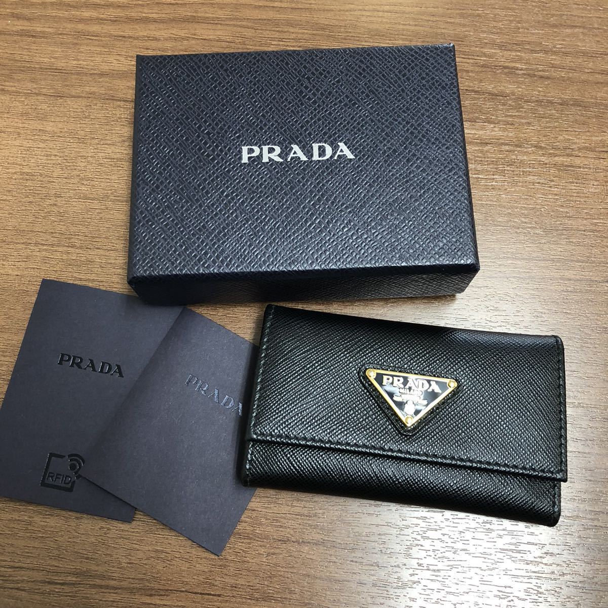 PRADA プラダ 未使用 6連キーケース サフィアーノレザー 黒 キーケース