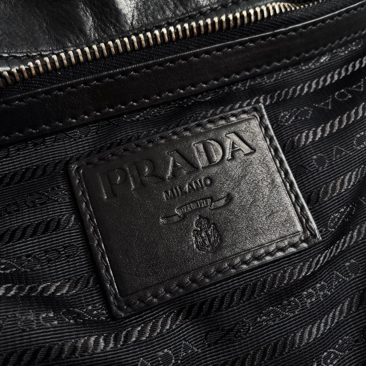 【PRADA】プラダ レザーショルダーバッグ VA0802
