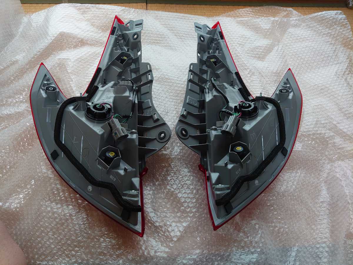 Z34☆フェアレディZ☆後期テールレンズ☆左右セット☆純正 Z34☆フェアレディZ☆後期テールレンズ☆左右セット☆純正