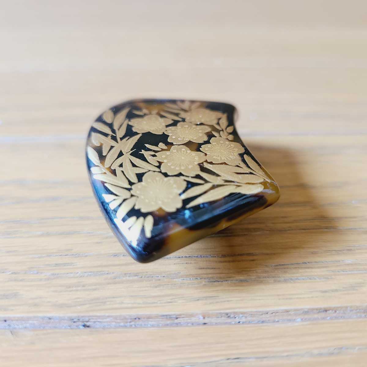 べっ甲 蒔絵 金彩 帯留め 和装小物 鼈甲 本鼈甲 扇型 | pisoeletrico