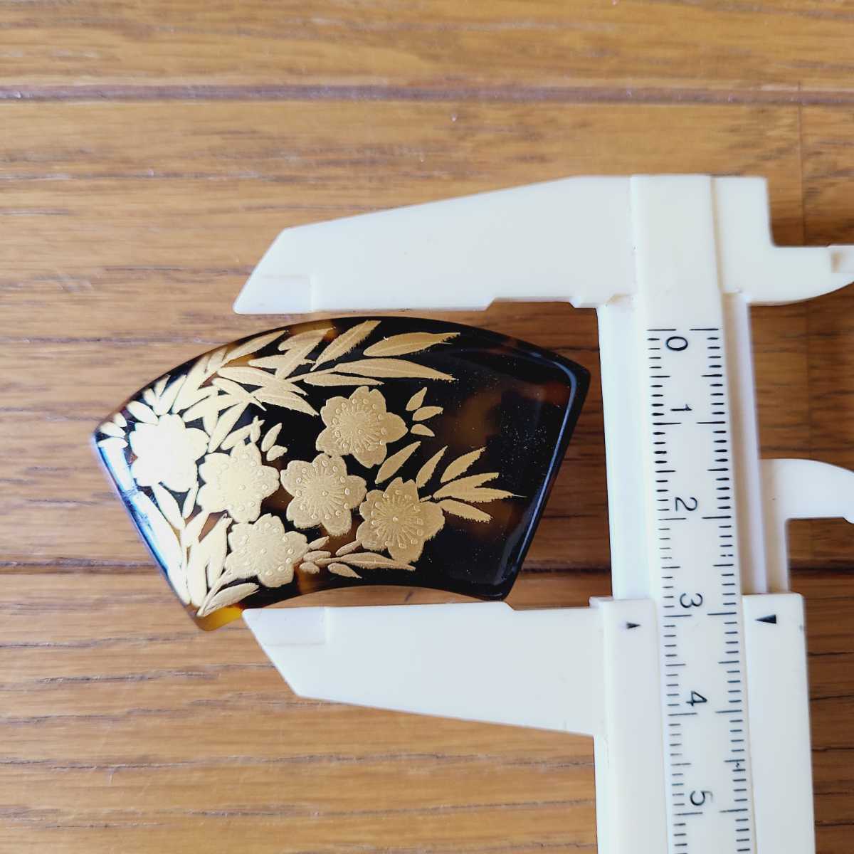 べっ甲 蒔絵 金彩 帯留め 和装小物 鼈甲 本鼈甲 扇型 | pisoeletrico