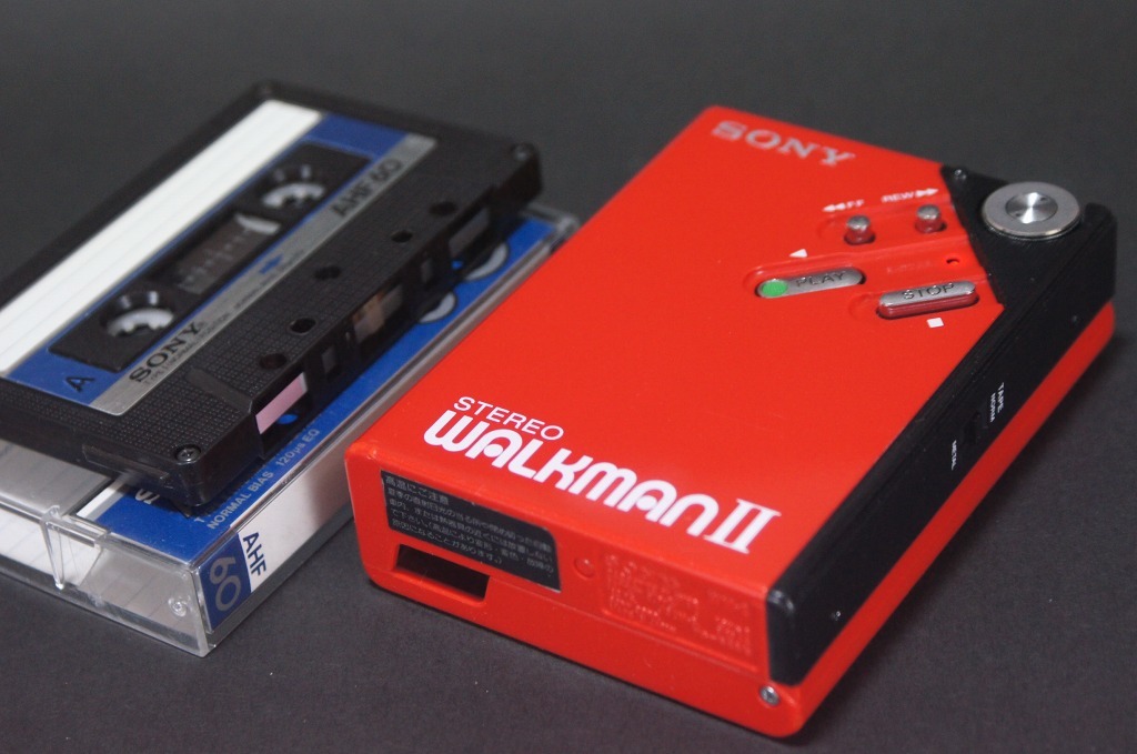 整備済み/完全動作☆美品!人気のレッド SONY WM-2です。貴重な純正