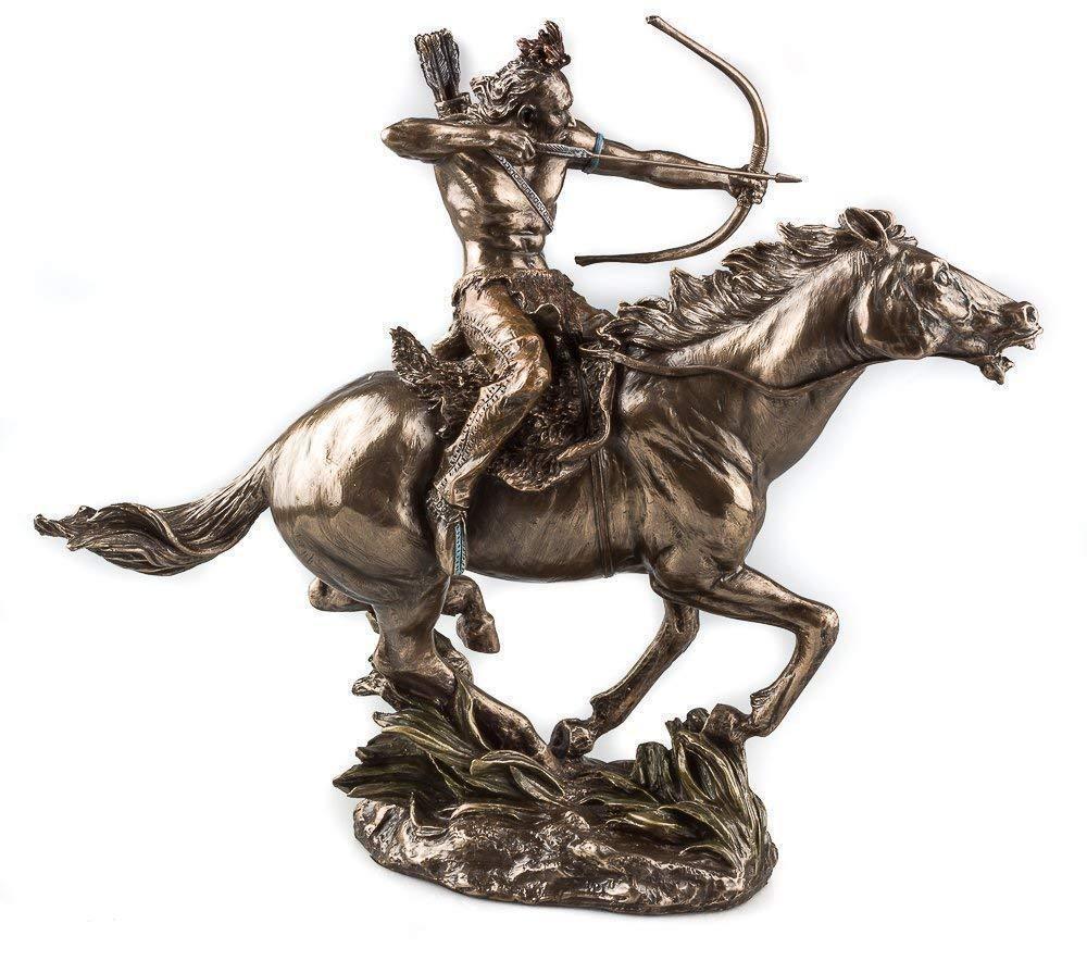代引可】 彫刻 馬に乗り、矢を射ろうとする、モヒカン戦士の像 置物