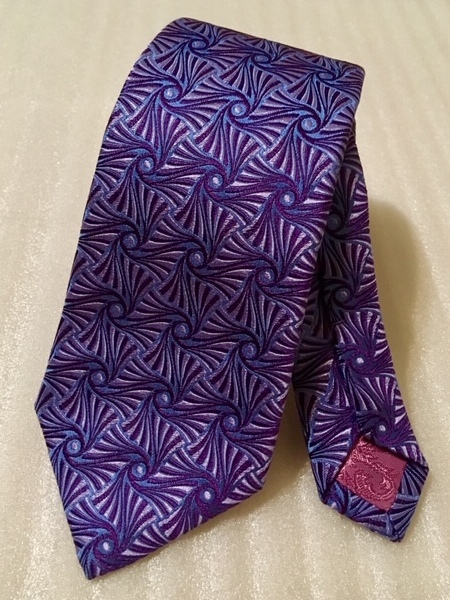 新品◆定価2.7万◆Turnbull&Asser◆総柄光沢ブルーパープル系ネクタイ◆裏地ペイズリー◆英国製◆ターンブル＆アッサー/青紫系/イギリス製_画像1