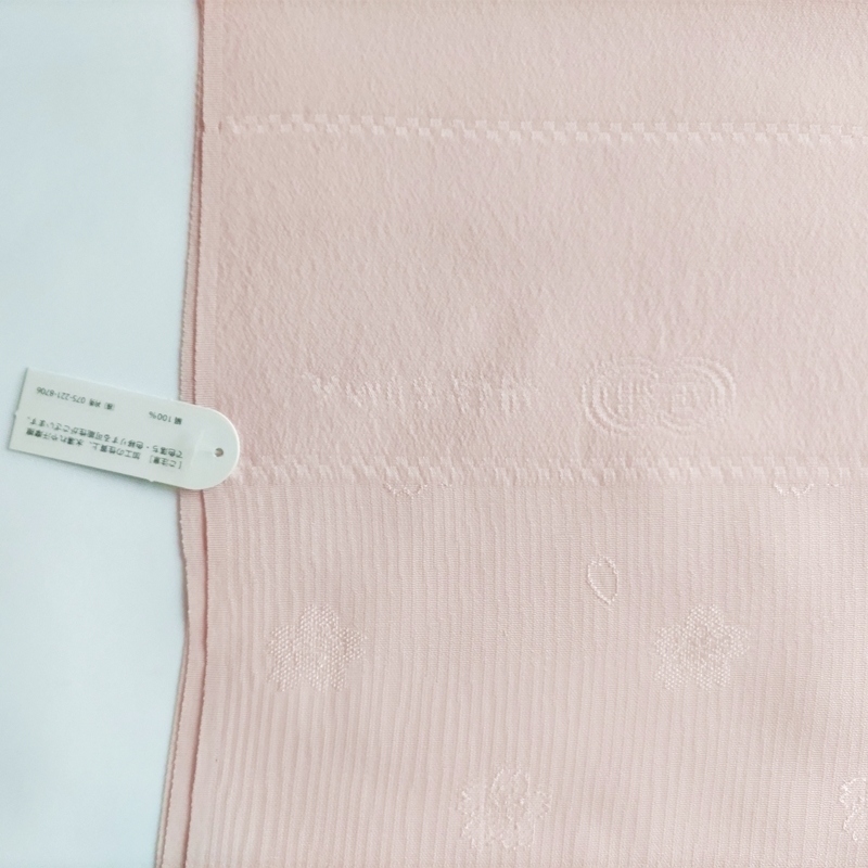 正絹帯揚げ　ピンク　刺繍　桜　地紋　【衿秀　和想庵】_比較的実物に近い色だと思います