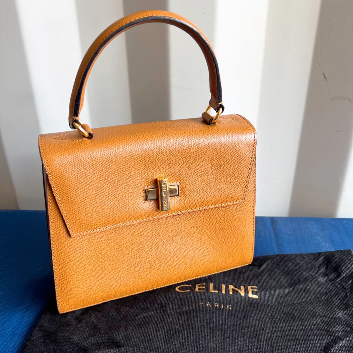 美品！CELINE セリーヌ ハンドバッグ レザー キャメル ターンロック スクエア型 本革ショルダーバッグ キャメル