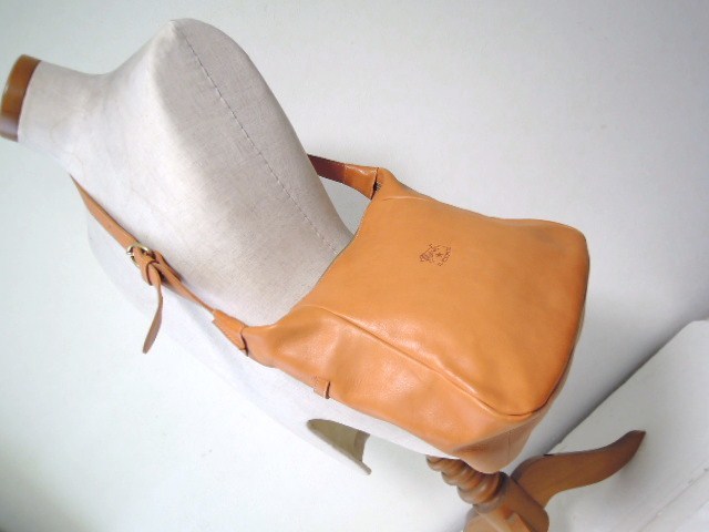 100%品質 IL BISONTE○イルビゾンテ○定価64900円○クロスボディ