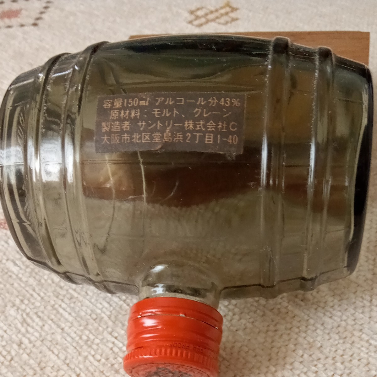 SUNTORY_OLDの樽を模した硝子製の置物