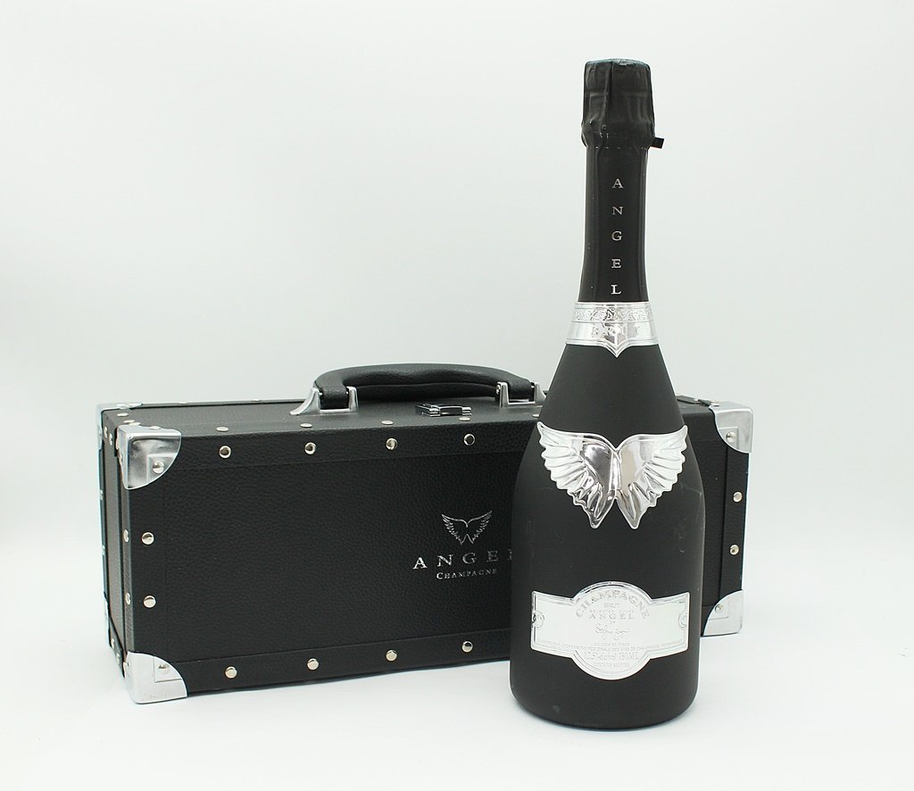 8周年記念イベントが エンジェル シャンパン ブリュット ブラック