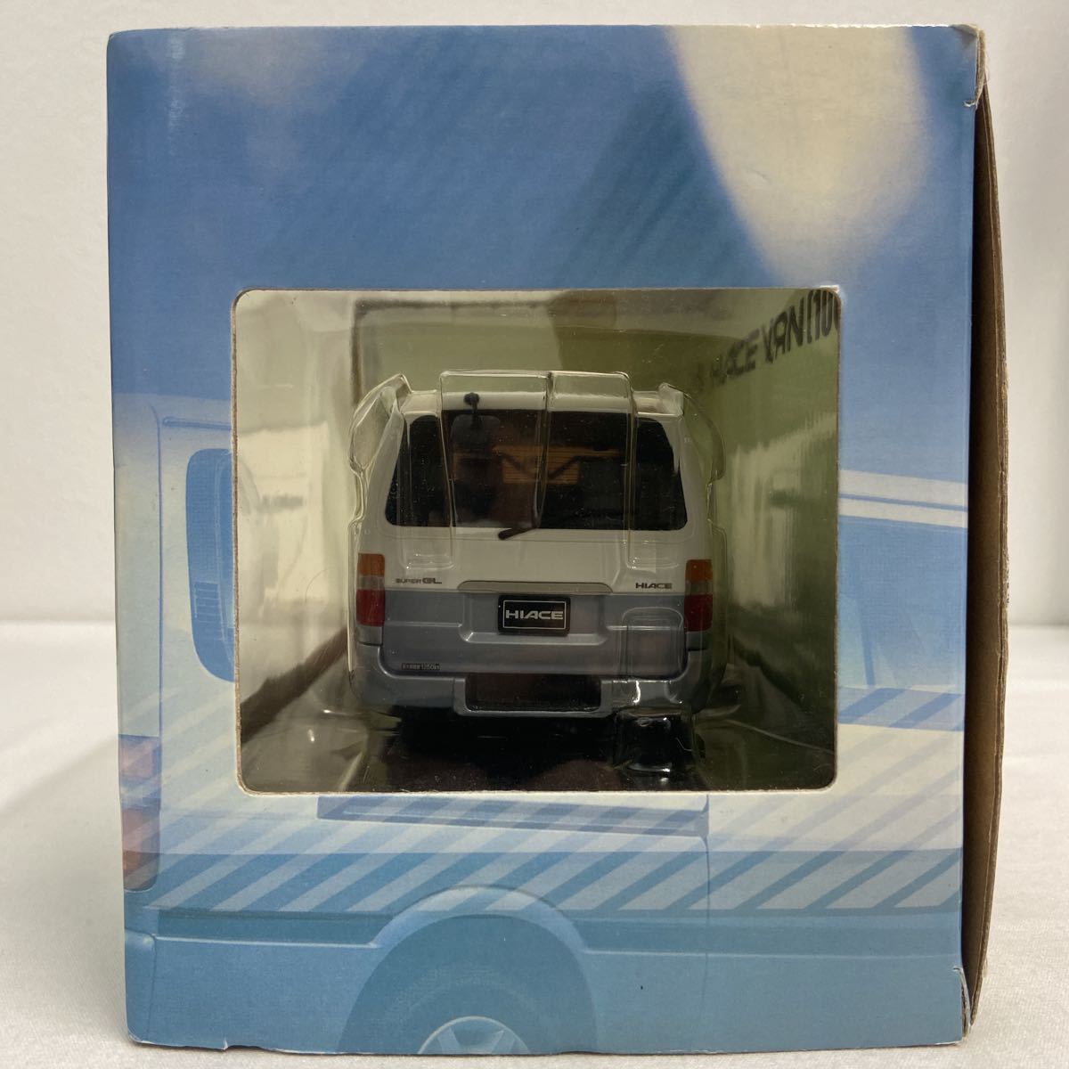 アオシマ DISM 1/24 TOYOTA HIACE VAN 100系 SUPER GL 後期型 1998年式 トヨタ ハイエース バン スーパーGL 完成品ミニカー モデルカー_画像8