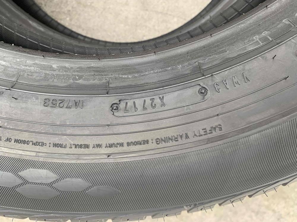 【新古品 】DUNLOP GRANDTREK PT3　225/65R18　103H　未使用品　2017年27週×1　2017年40週×1　2019年16週×2　4本セット！！_画像8