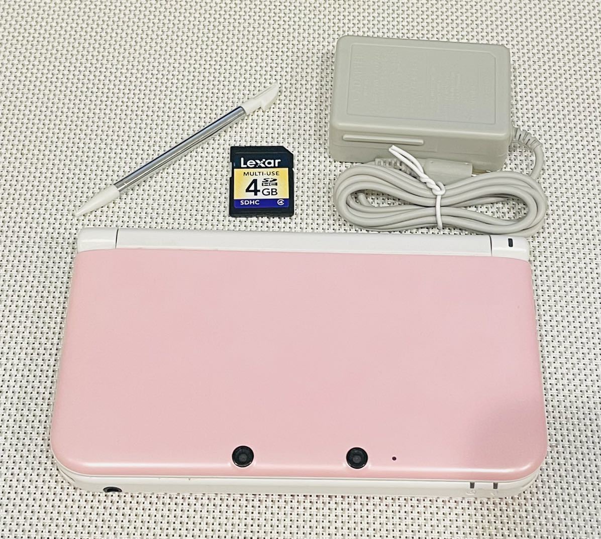 ニンテンドー3DS LL ピンクホワイト　本体動作品　送料無料　付属品付き　Nintendo任天堂