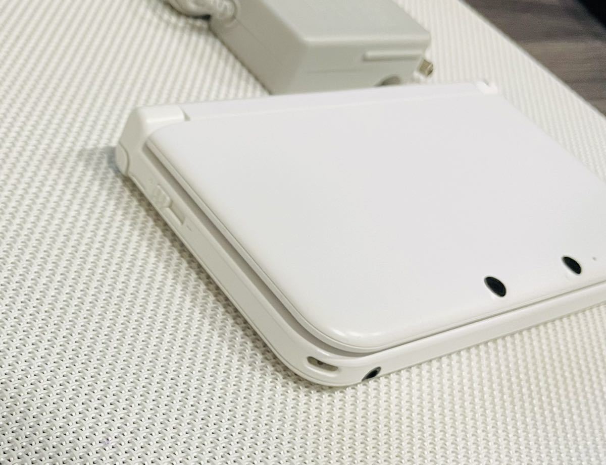 ニンテンドー3DS LL ホワイト　本体動作品　送料無料　付属品付き　任天堂 Nintendo 3DS LL 