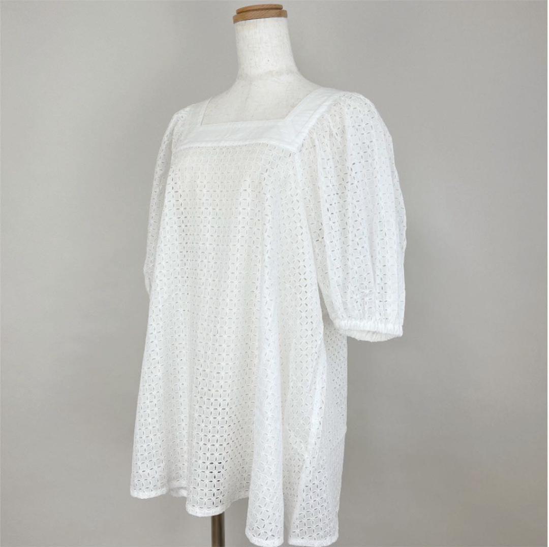 売れ筋】 美品◇ユナイテッドアローズ◇UWCC エンブロイダリースクエアネックブラウス Mサイズ 定価1.1万 極上 ユナイテッドアローズ さわやかニット ライトブルー M