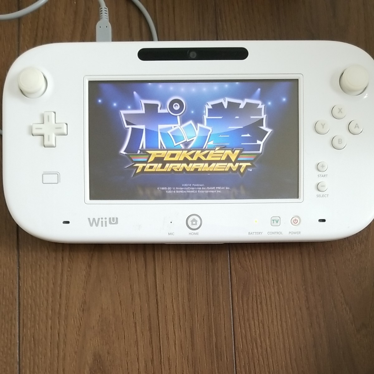 WiiU 32G 白　本体+ゲームパッド　【ウ002w】