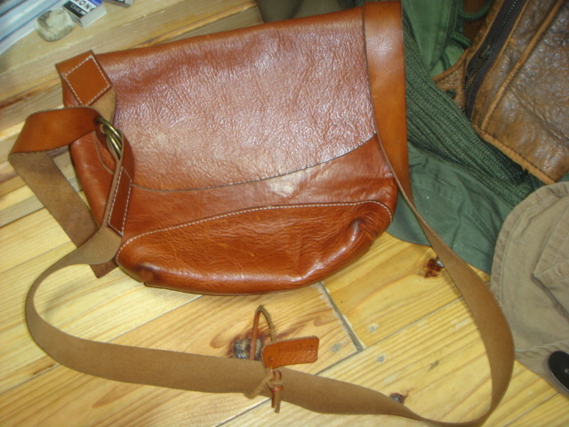 贅沢品 1605ハチェットhatchetレザー皮革ショルダー バッグ鞄BAGクラフト メディスン ショルダーバッグ