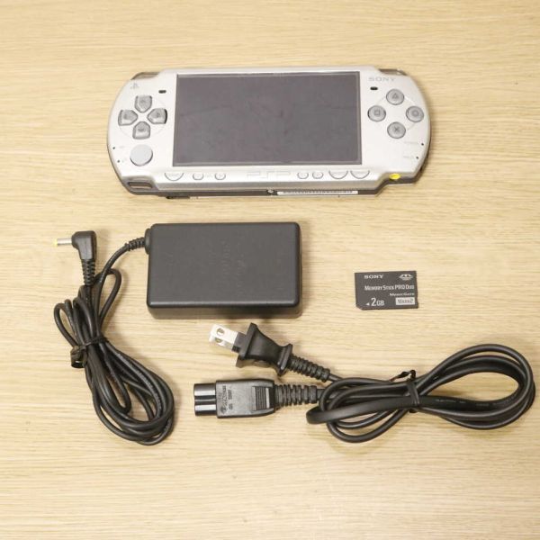 美品☆PSP-2000 本体 ファイナルファンタジーⅦ クライシスコア 10周年
