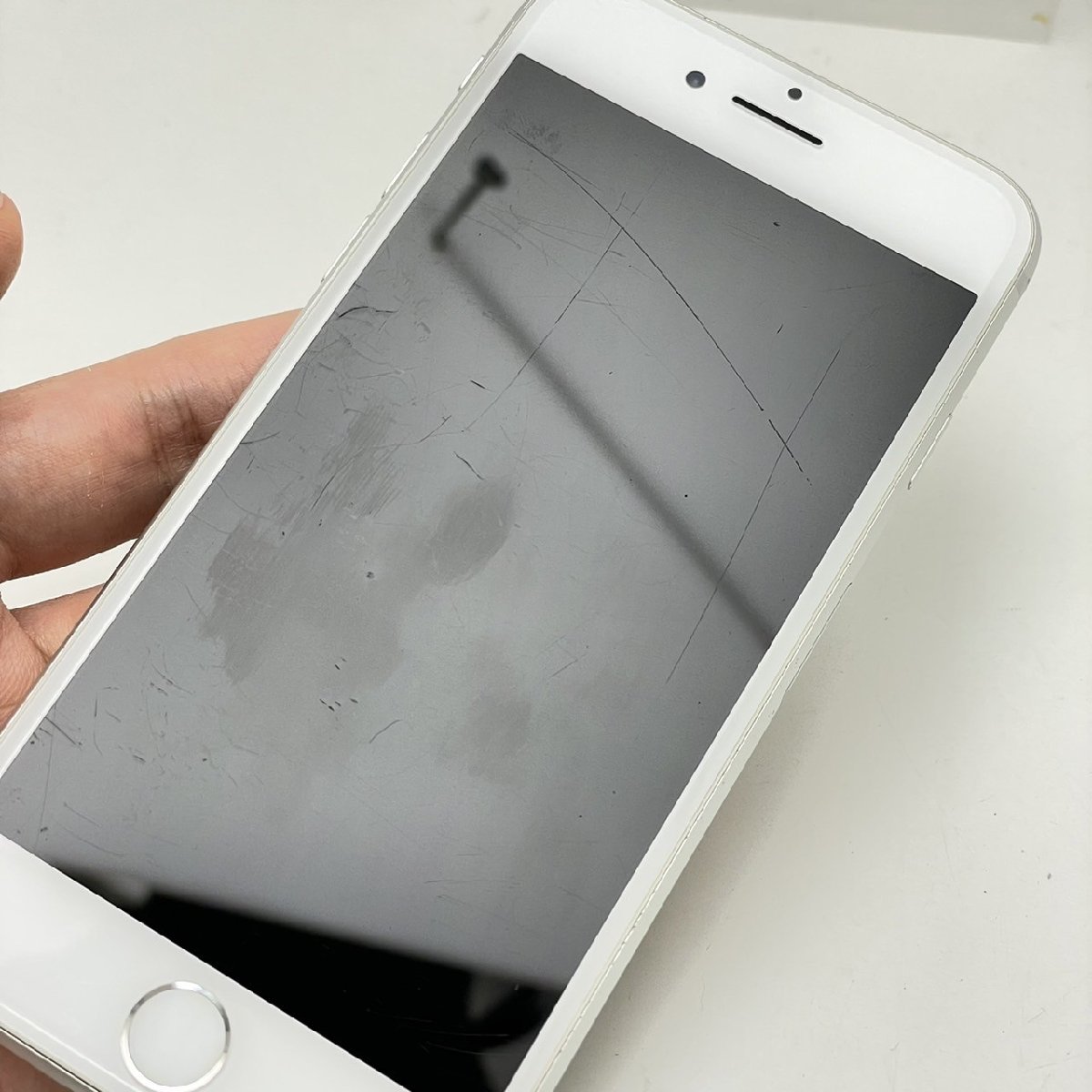 Apple iPhone8 MQ792J/A 64GB シルバー Softbank SIMロック解除済み 傷有[01]_画像3