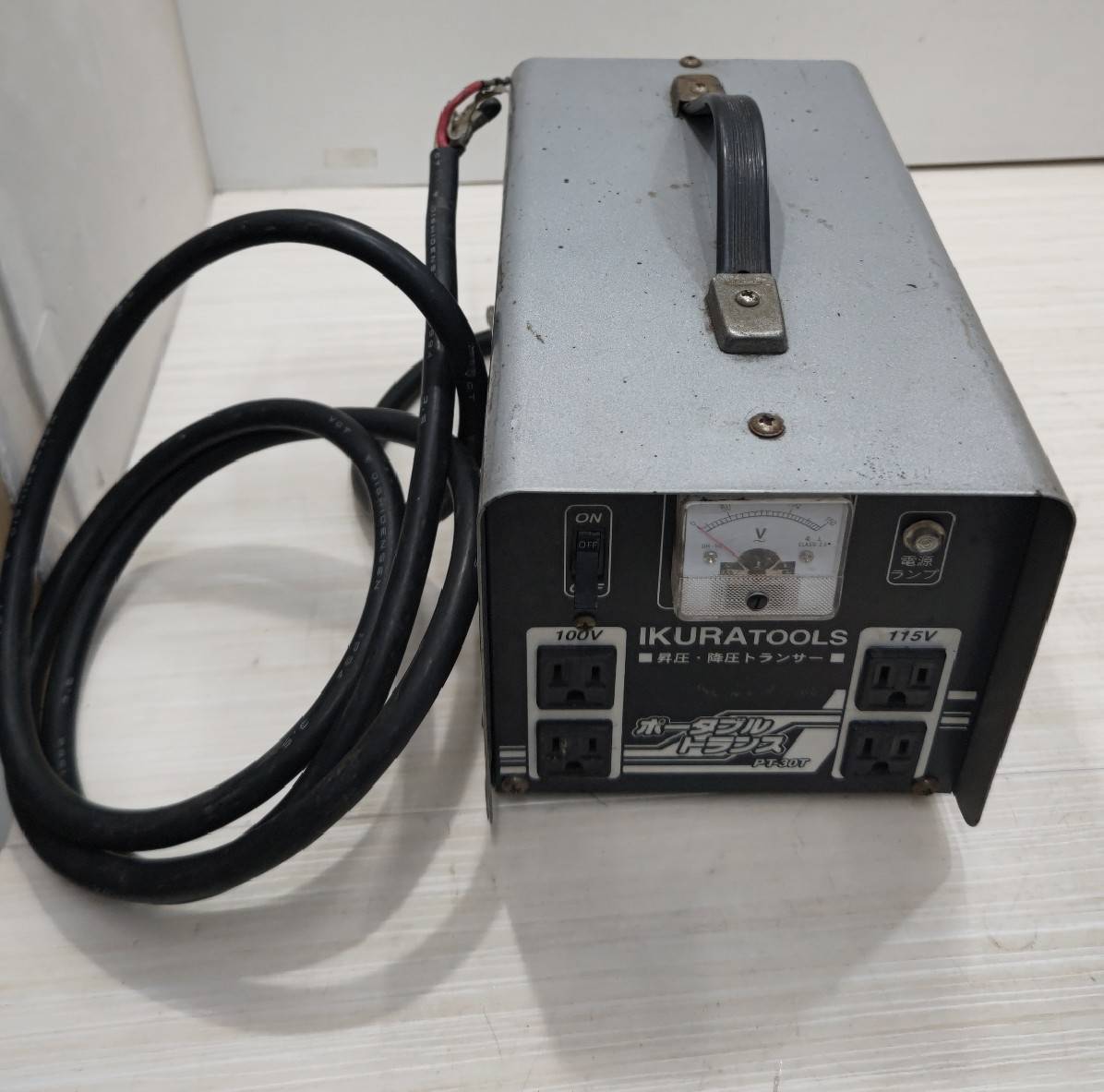 送料無料S66754 イクラ ポータブルトランス PT-30T 昇圧 降圧 兼用