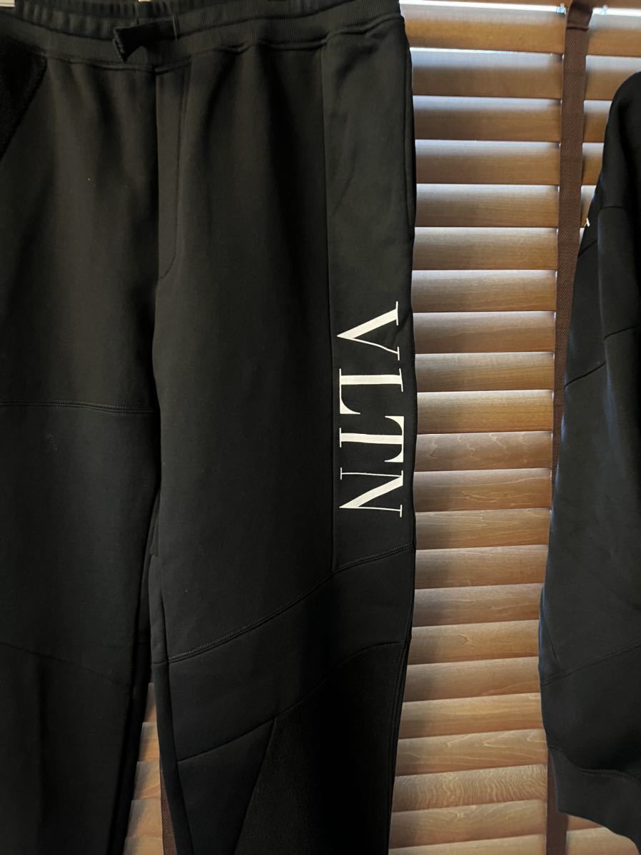 新品貴重完売 VALENTINO ヴァレンティノ トラックパンツ VLTN