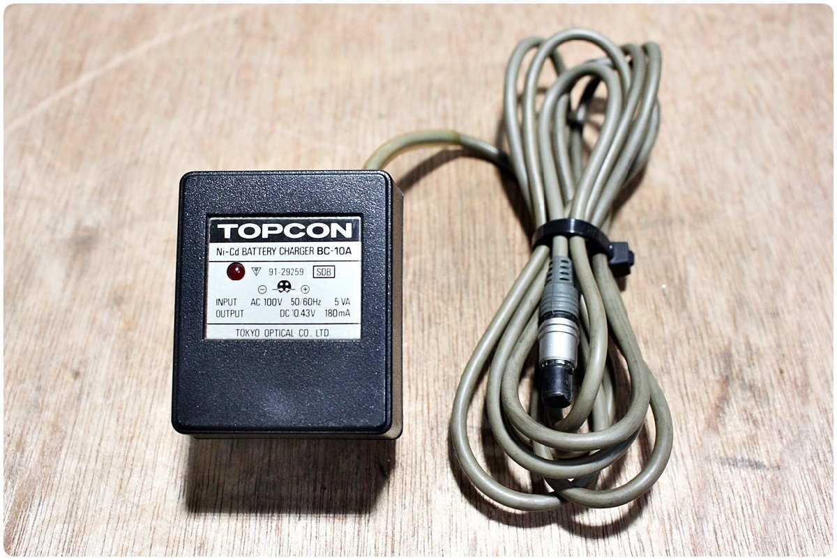 【中古】即決あり TOPCON トプコン 純正品 BC-10A 充電器 (BT-15Q.BT-20Q対応)GTS-310F.GTS-320F.GTS-610_画像1