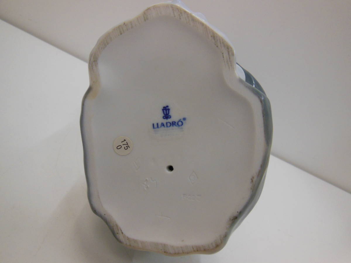 ブランド祭 リヤドロ 海のそよ風 本を持つ女性 破損あり 保管品 LLADRO 陶器 インテリア オブジェ 人形 アンティーク_画像5