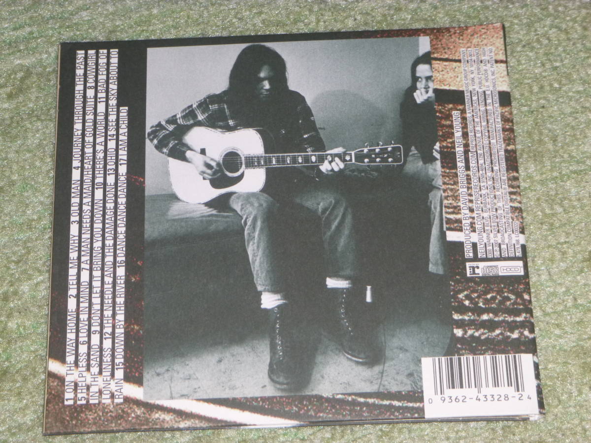 NEIL YOUNG 　/　 LIVE AT MASSEY HALL 1971　/　ニール・ヤング_画像2