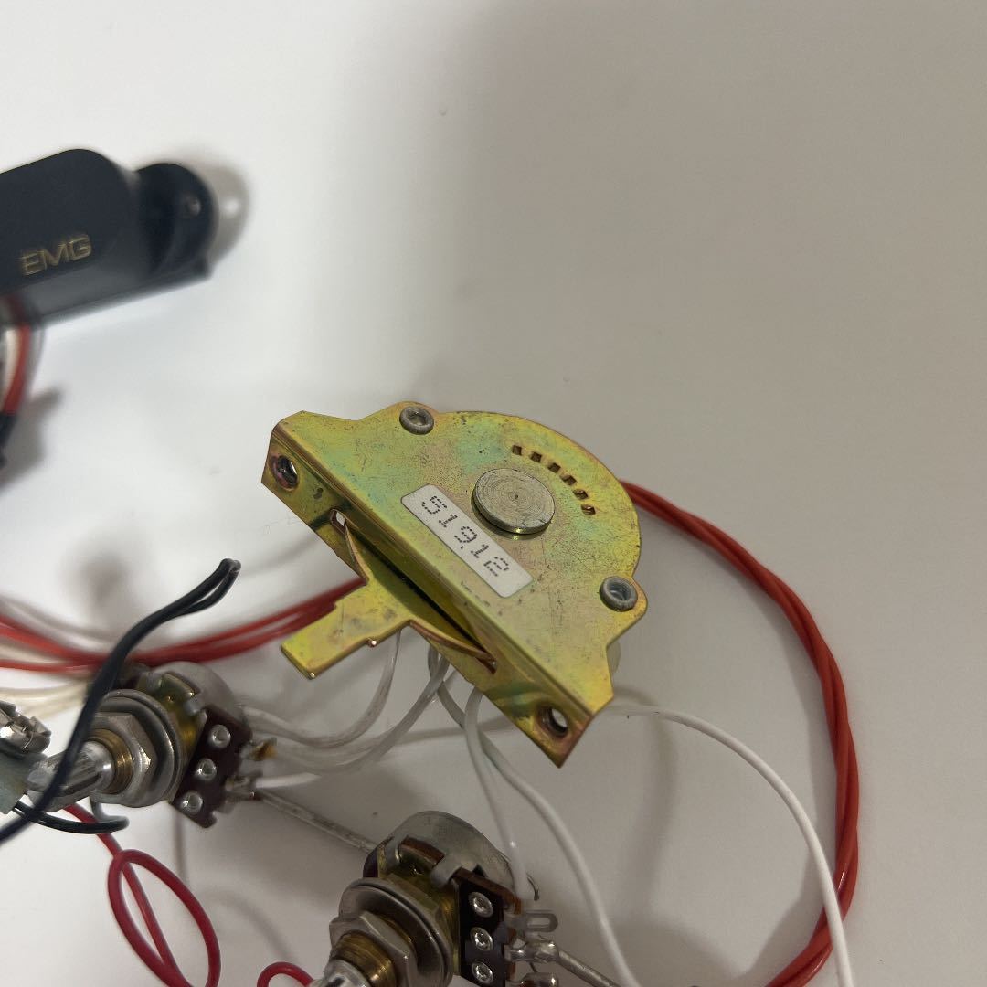 EMG SA ピックアップ セット 旧ロゴ ゴールド ブラック IE 95年 EMG SA ピックアップ セット 旧ロゴ ゴールド ブラック IE 95年