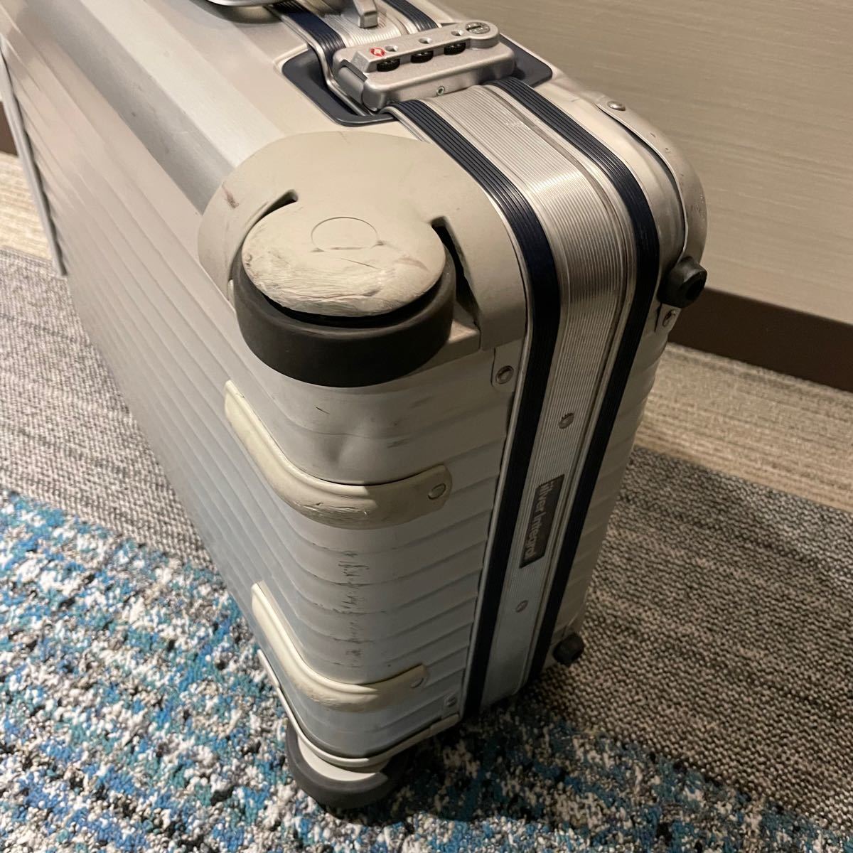 【美品】リモワ シルバーインテグラル 32L 2輪モデル 機内持込可