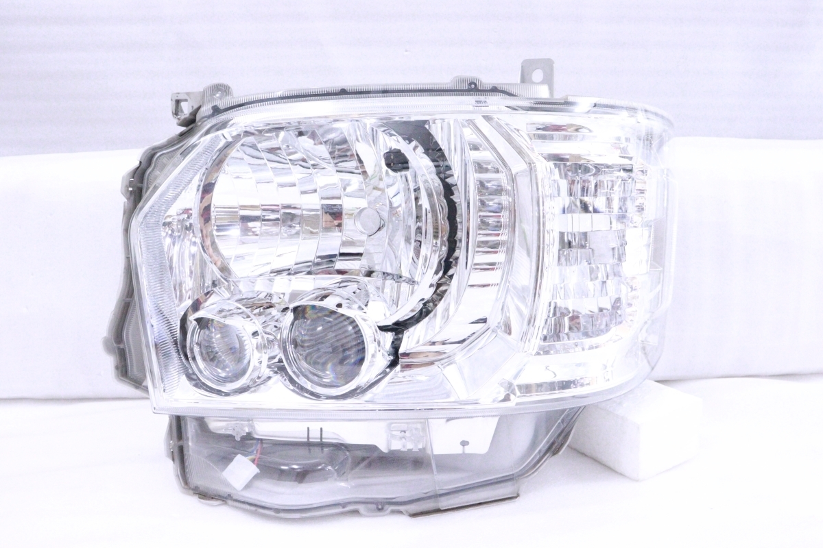28-79☆美品☆4型~ LED 200系 ハイエース☆左ヘッドライト KOITO 26