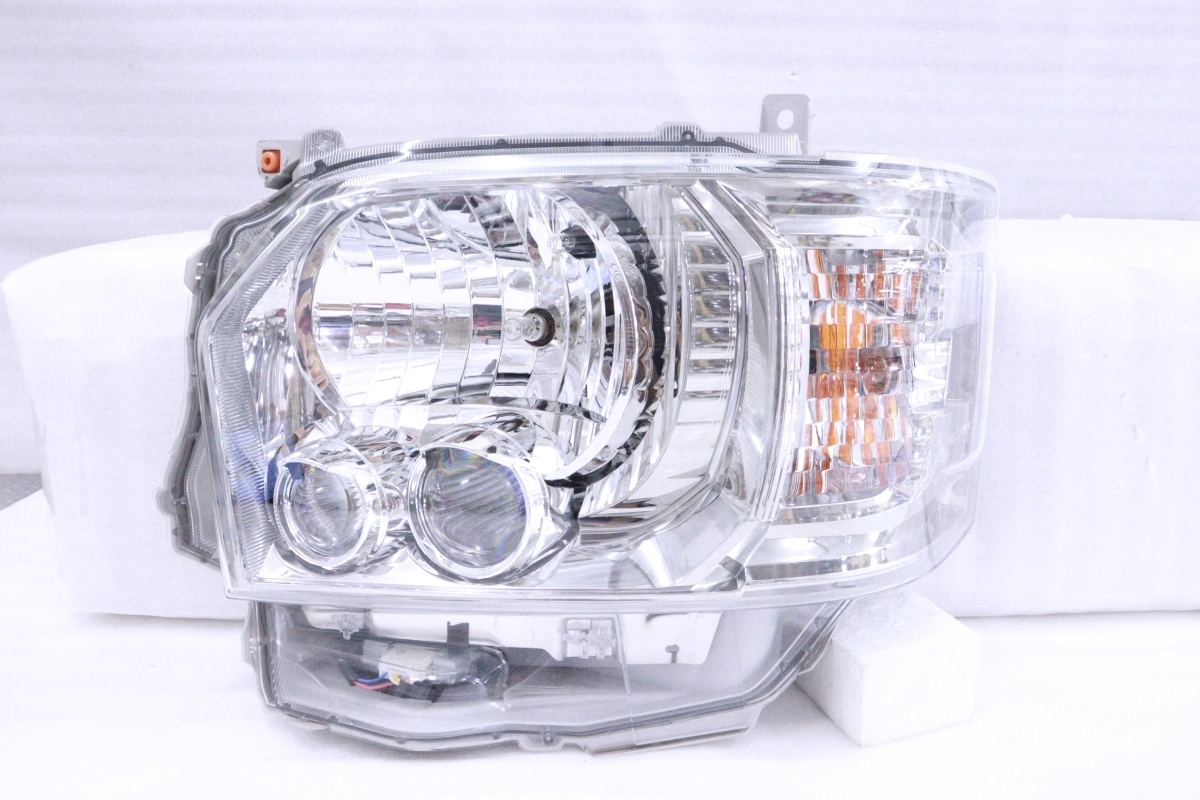 数量は多い 28-204 美品 4型~ LED 200系 ハイエース 左ヘッド