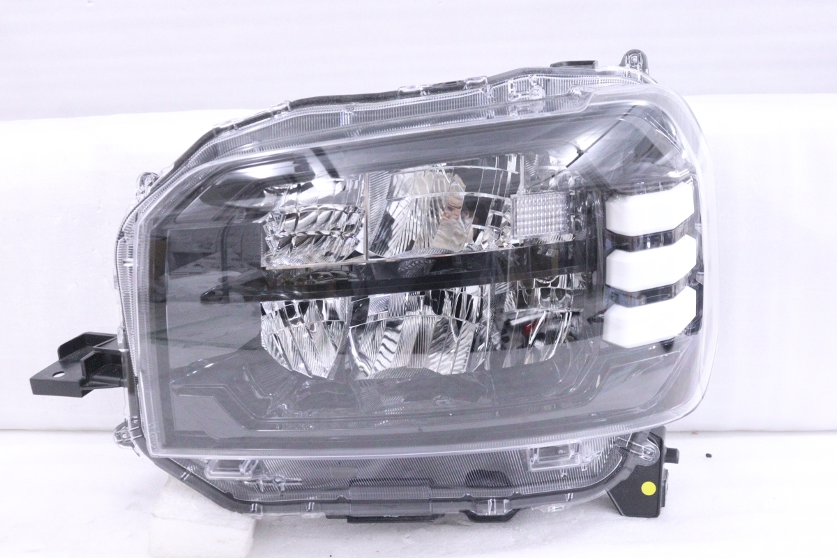 28-1162☆LED LA900S タフト X☆左ヘッドライト KOITO 100-6907E 打刻