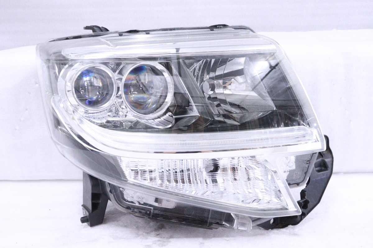 28-1130☆LED LA600S タントカスタム☆右ヘッドライト トップ