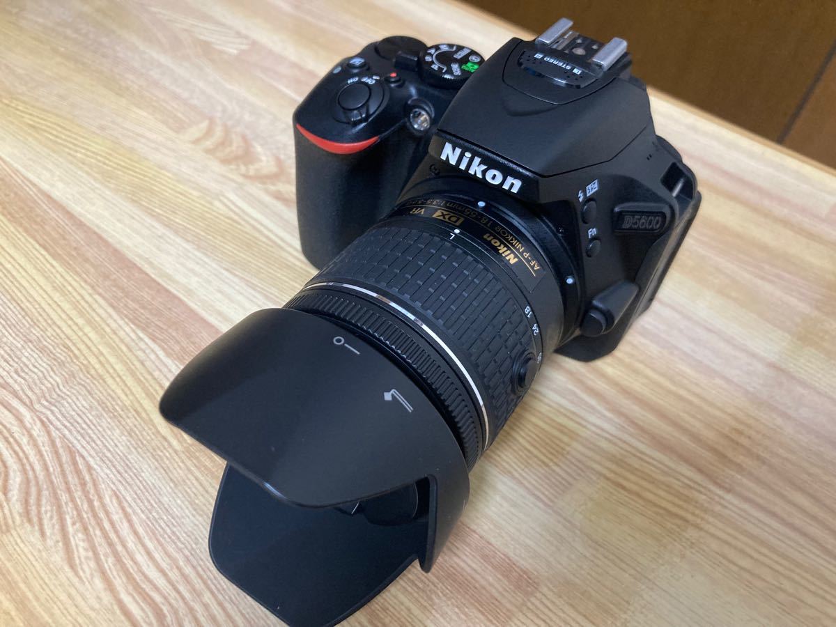 未使用品】 D5600 Nikon 18-55 レンズキット+予備バッテリなどおまけ