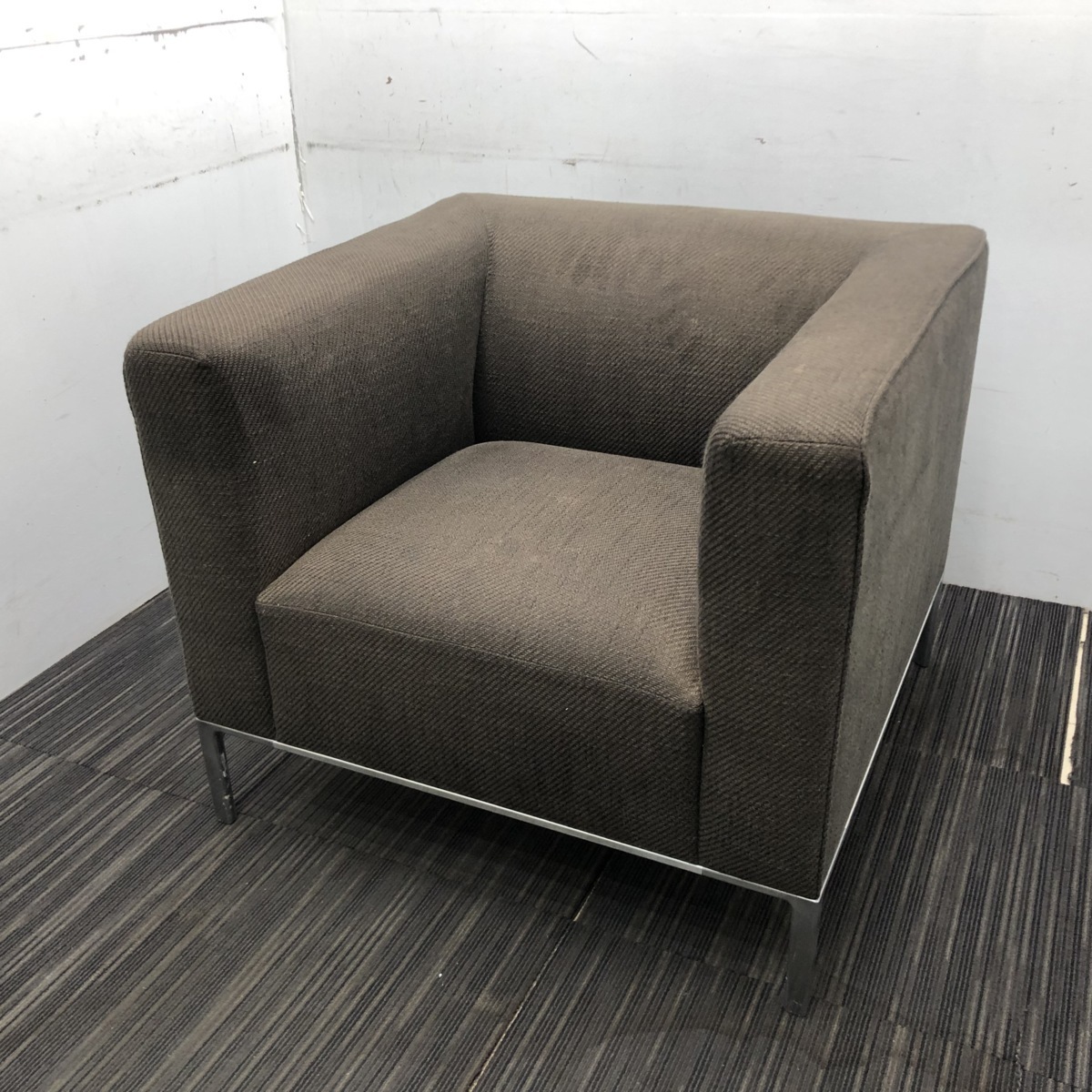 ◆ Cassina カッシーナ GRAB mid グラブ ミッド ソファ 布地 ファブリック ブラウン 茶色 1Pソファ 1人掛けソファ 中古_画像1