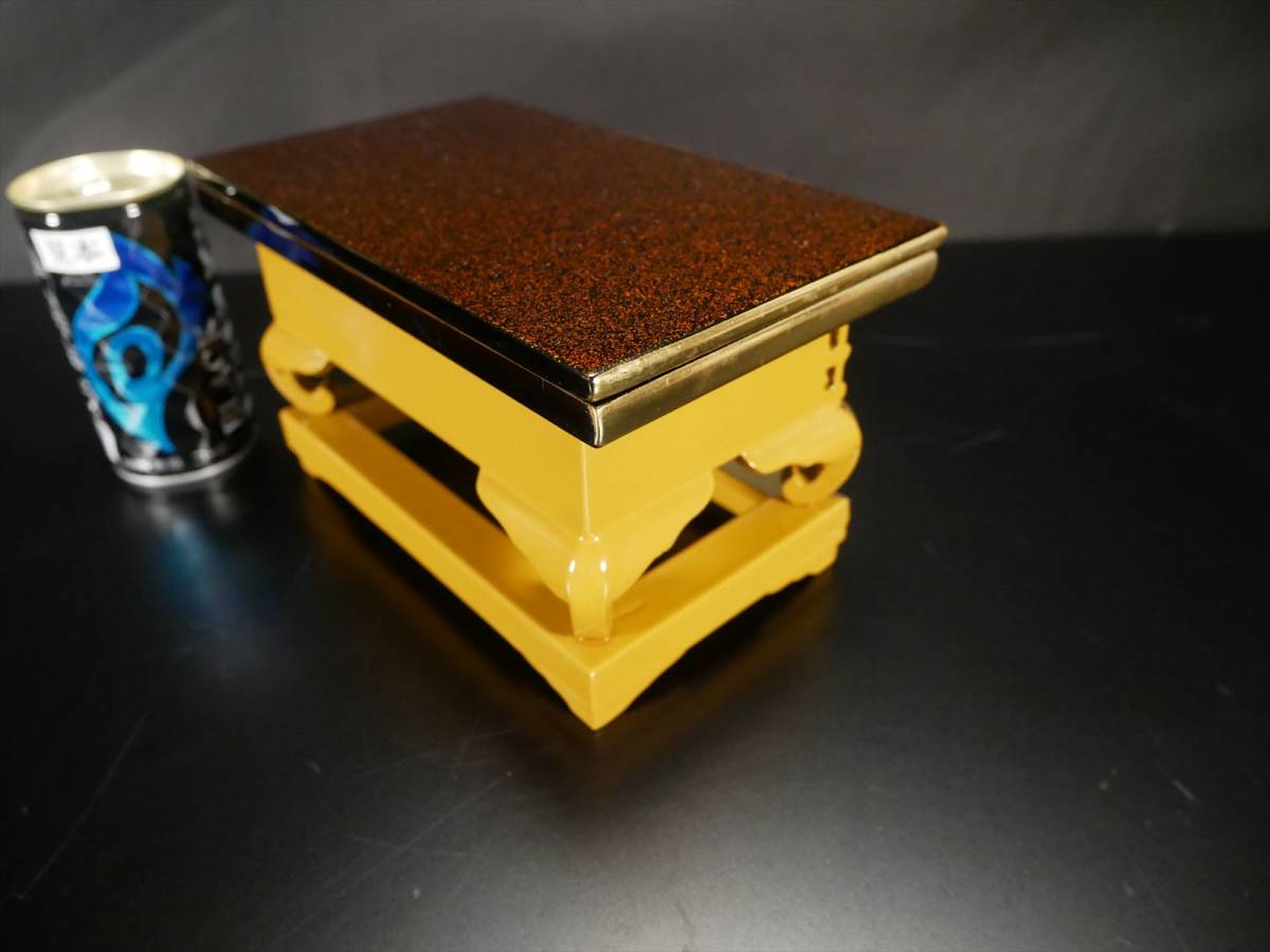 収集品 西用上卓 虫食い塗 木製本金箔 仏具 足内巻 金具 収集品 西用上卓 虫食い塗 木製本金箔 仏具 足内巻 金具