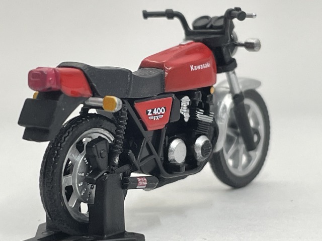 ■★UCC　ヨシムラism　ディスプレイ用リアルモデル　2　KAWASAKI　Z400FX（1/42スケール）_画像2